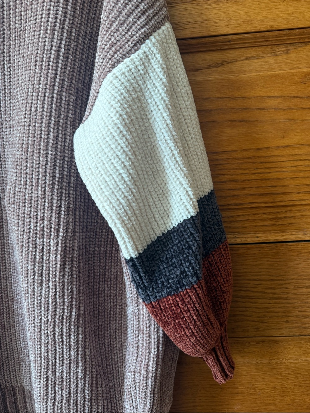 Cozy Open-Front Women's Cardigan Sweater in Mauve with Colorblock Sleeves - Picture 5 of 6
